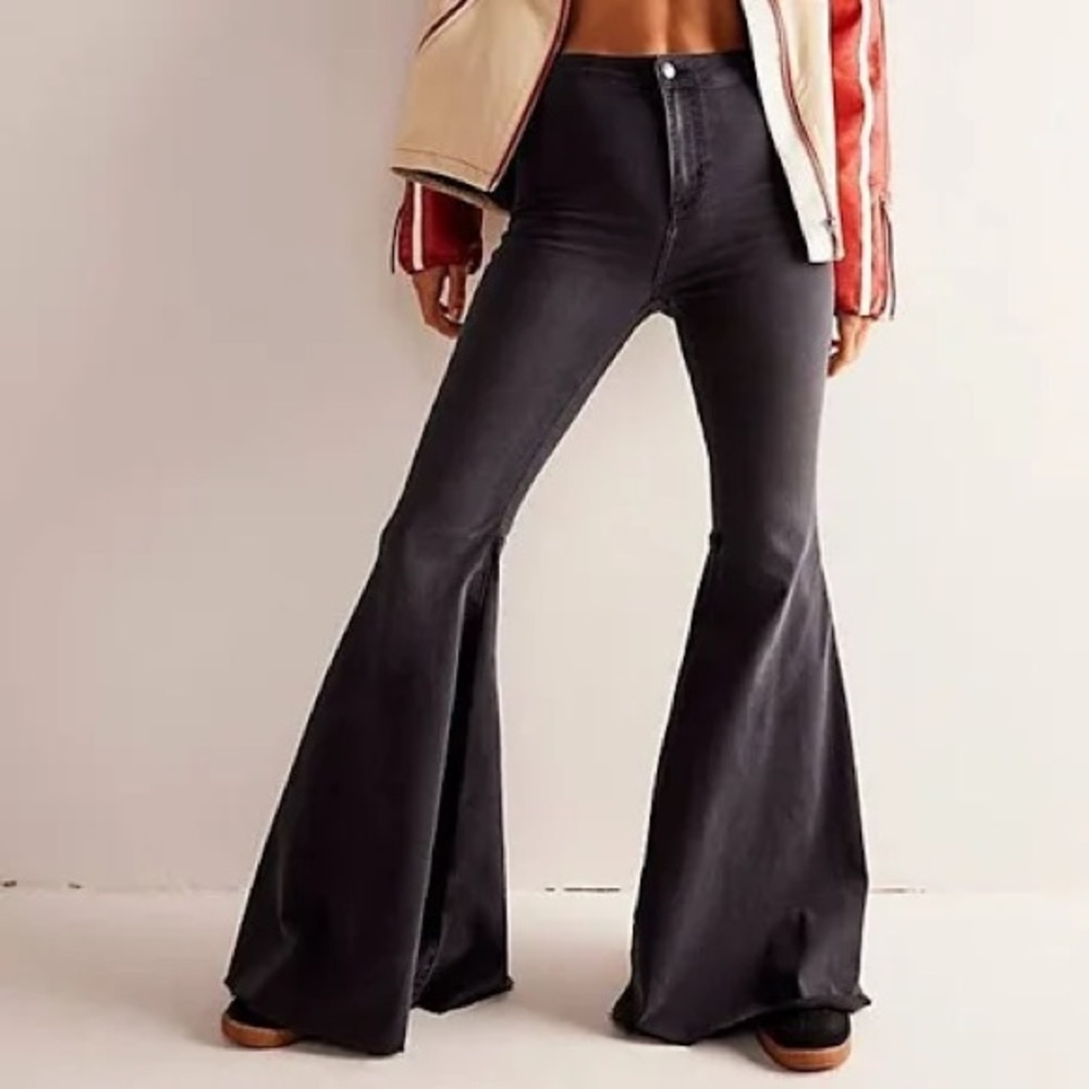 Free People
Women's Just Float Flare Jeans
